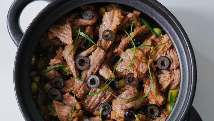 Spanish olive pepper beef casserole