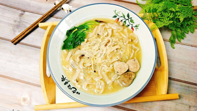 German sauerkraut and white radish meatball noodles
