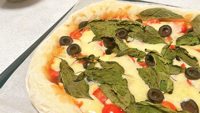 Spanish olive pizza