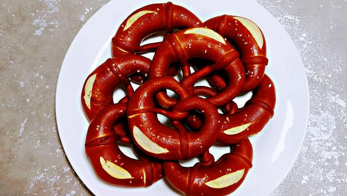 German alkaline bread (Bavarian beer pack)