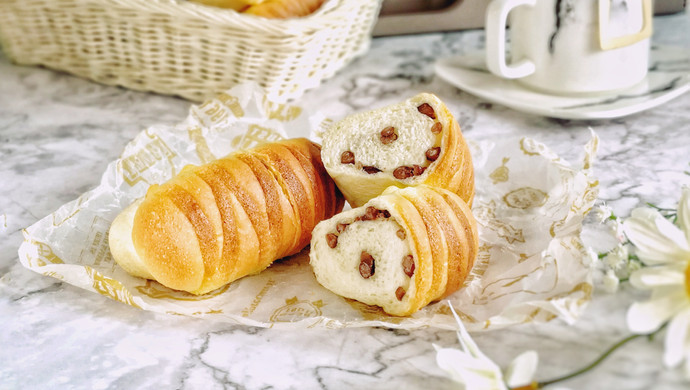 Mexican soufflé bean buns