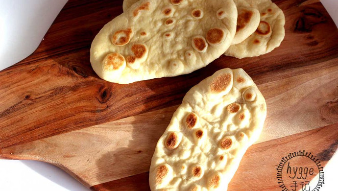 Simple and fluffy Indian naan