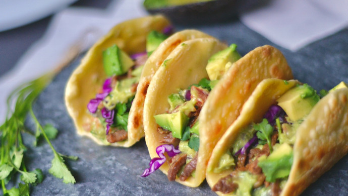 Mexican-style avocado pulp rolls